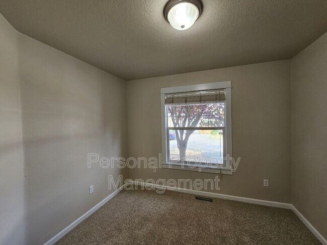 Building Photo - 11809 NE 26th Pl