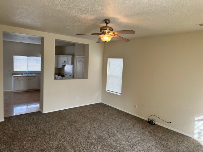Building Photo - Beautiful Home in Gated Community w/pool