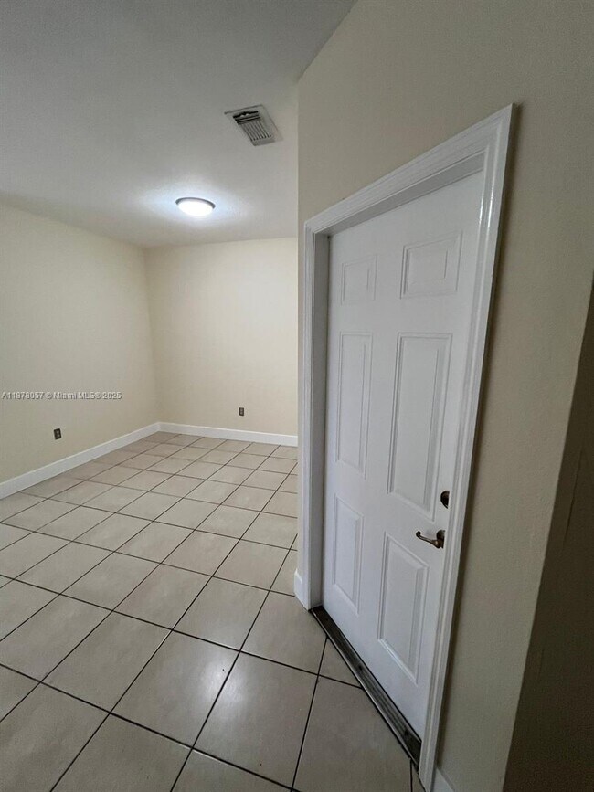 Building Photo - 10908 SW 240 Ln