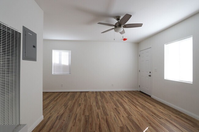 Building Photo - LB0167