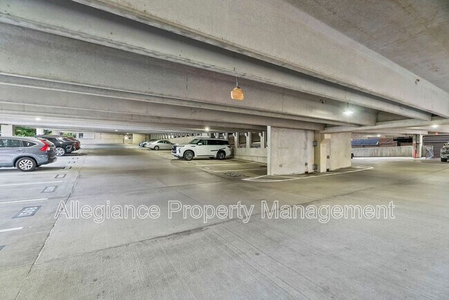 Building Photo - 12929 Centre Park Cir