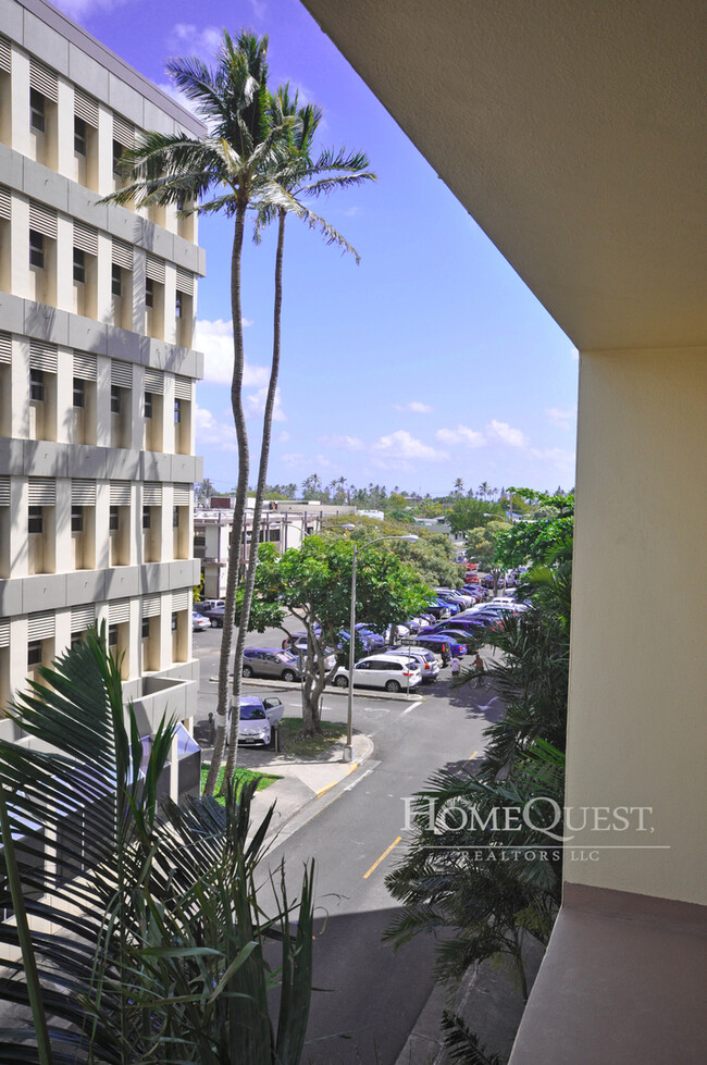 Building Photo - Fully Furnished Meridian East 2BR / 1.5BA ...