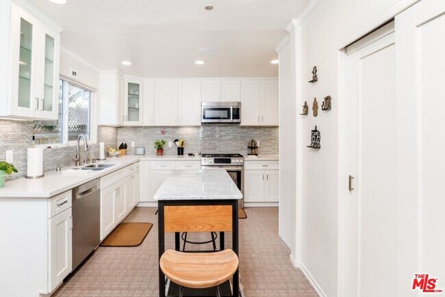 Building Photo - 6335 Warner Dr