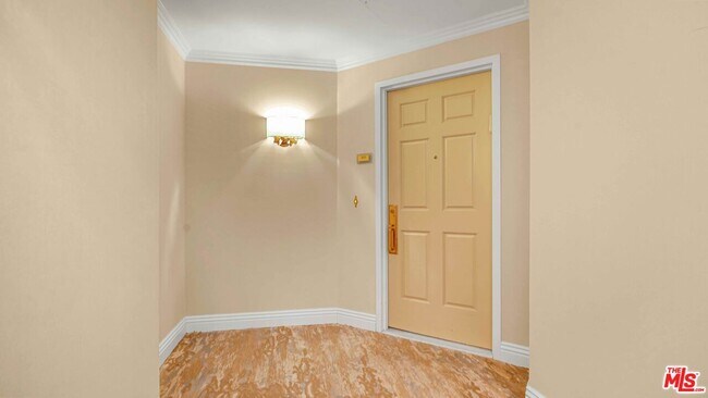 Building Photo - 10724 Wilshire Blvd