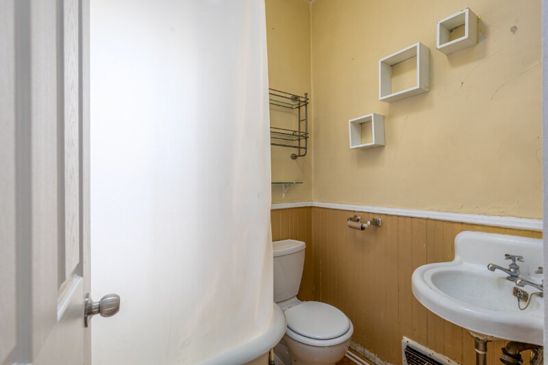 Building Photo - 129 Broadwater Ave