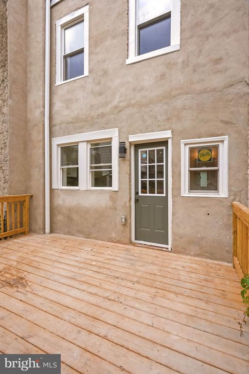 Building Photo - 512 S Yewdall St