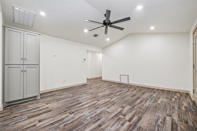 Building Photo - 5803 Greencraig Dr