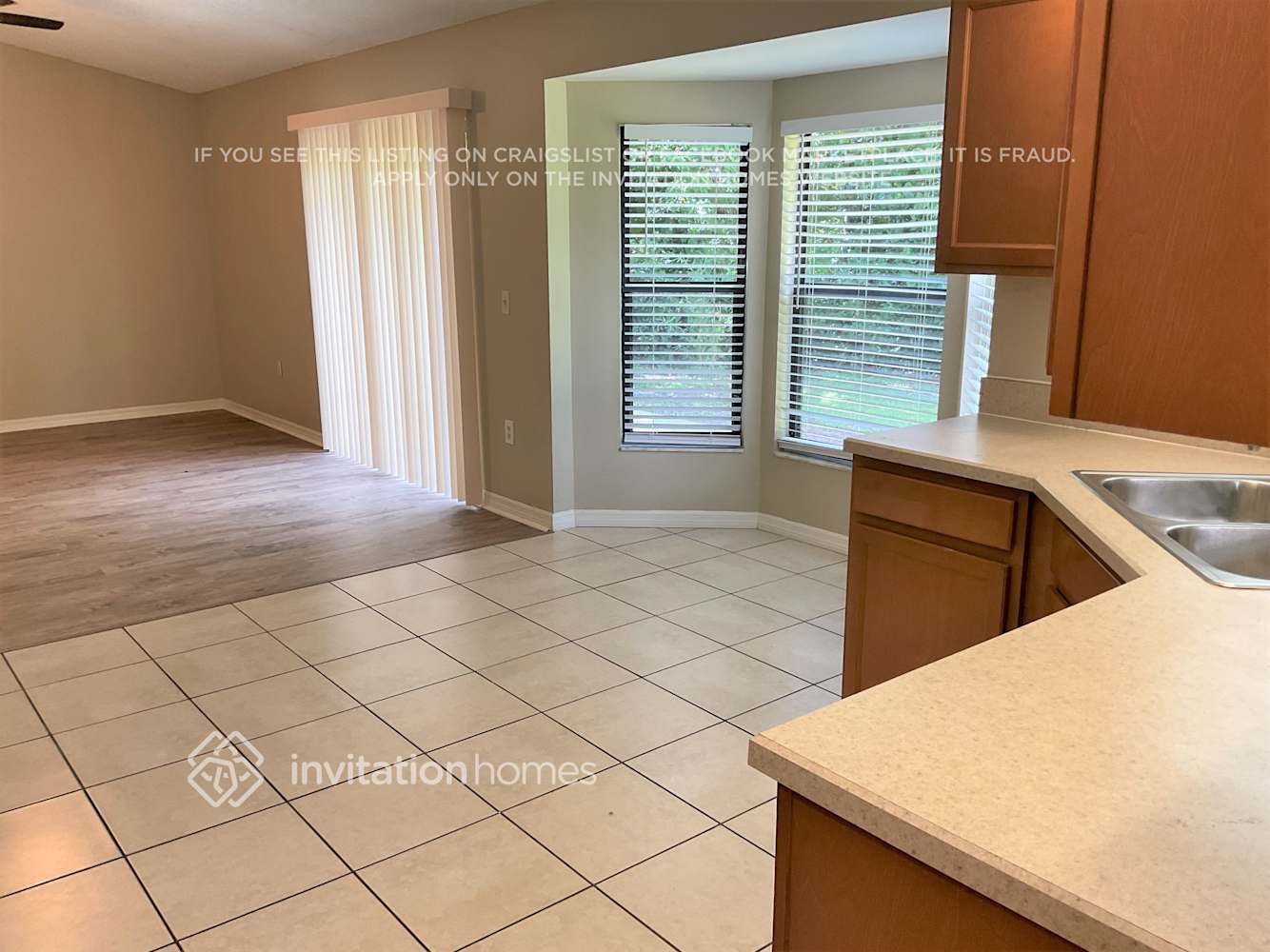 Building Photo - 2174 E Gloria Dr