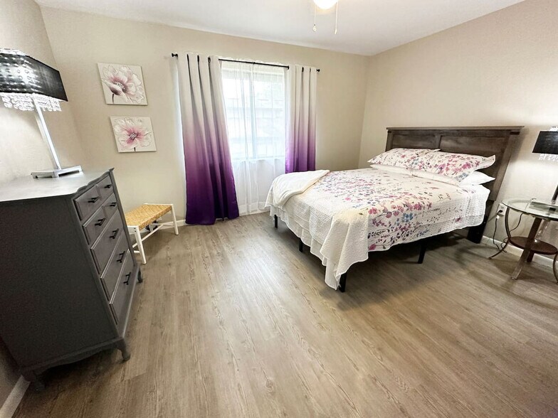 Building Photo - 2300 SW 43rd St