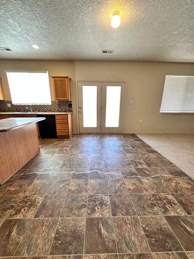Building Photo - Stunning 3 bed, 2.5 bath, 2575 sq ft home ...
