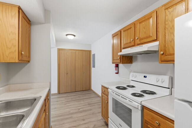 Building Photo - 2835 S Nettleton Ave