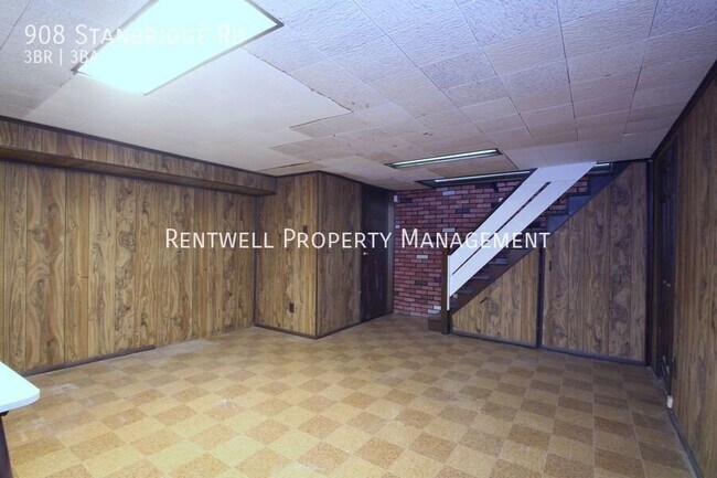 Building Photo - 908 Stanbridge Rd
