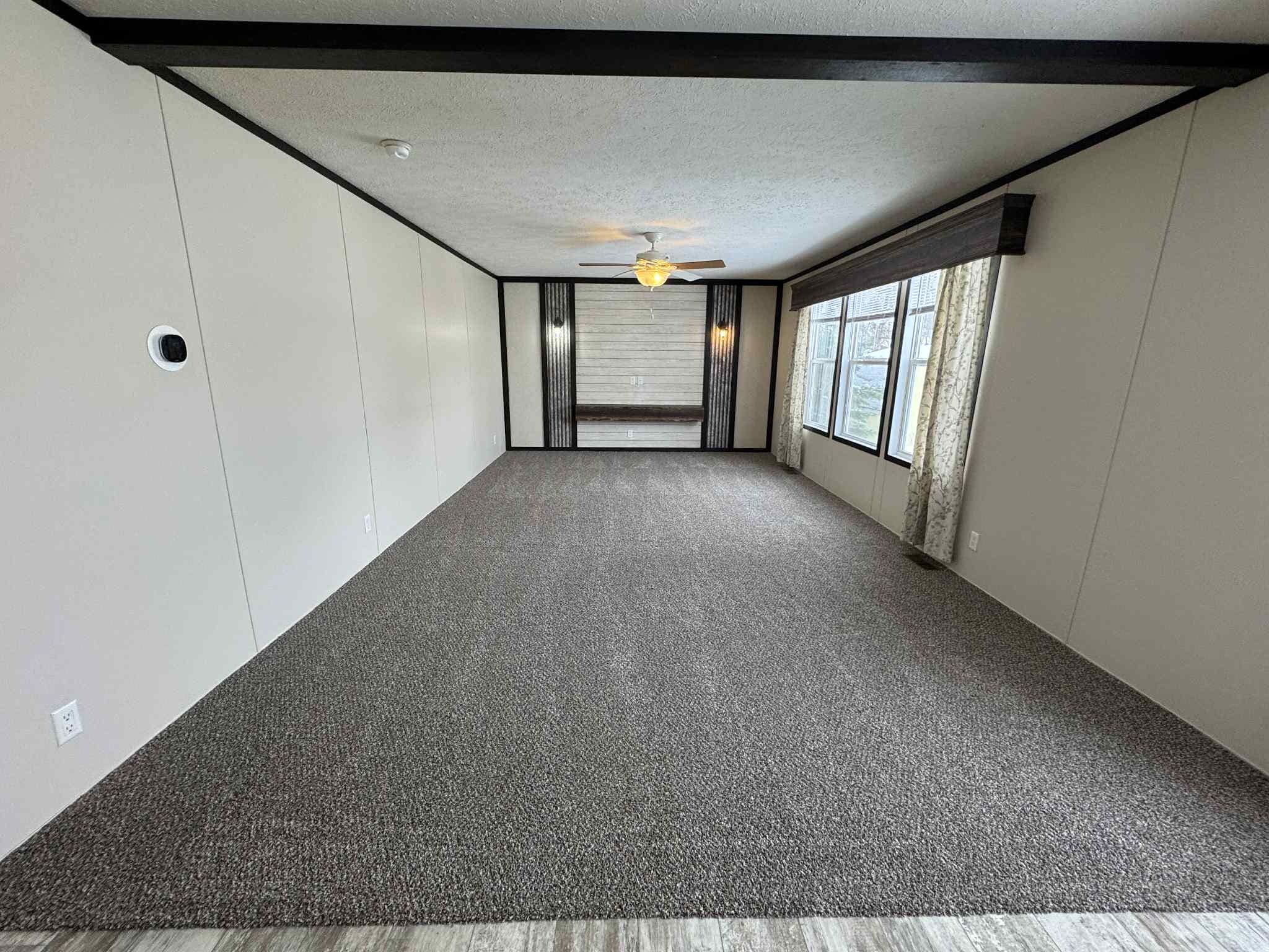 Building Photo - 48583 Pineview Dr