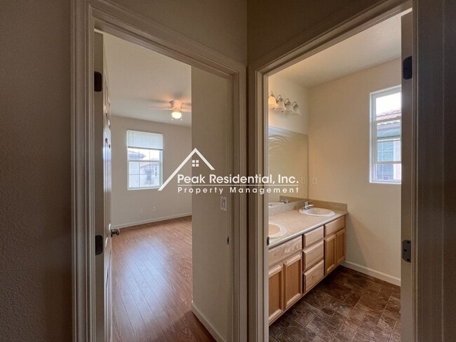 Building Photo - Beautiful 4bd/2.5ba Folsom Home with 2 Car Garage!