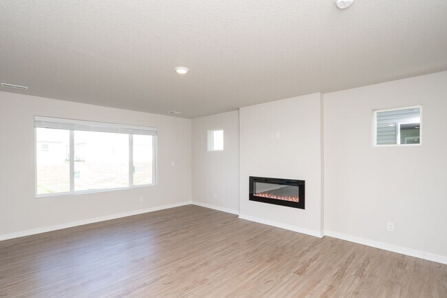Building Photo - New 3 Bedroom Two Story