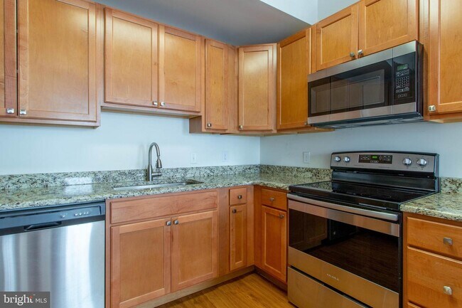 Building Photo - 1704 Shallcross Ave