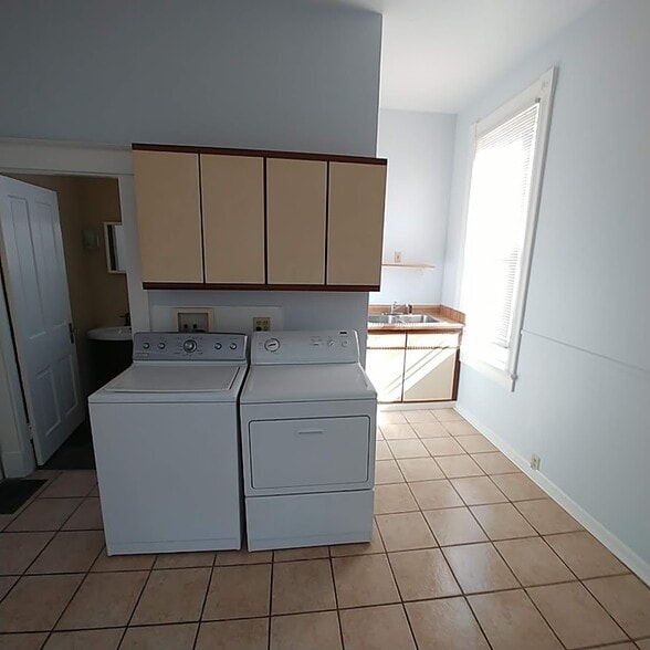 Building Photo - 559 E Epworth Ave