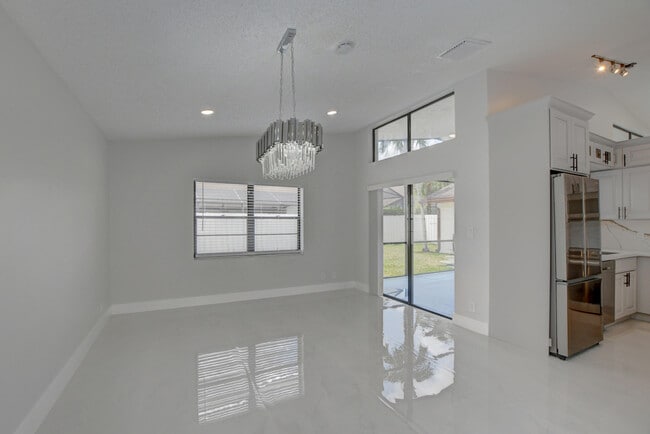 Building Photo - 20995 Country Creek Dr