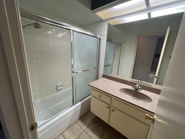 Building Photo - 4576 Kenmare Way