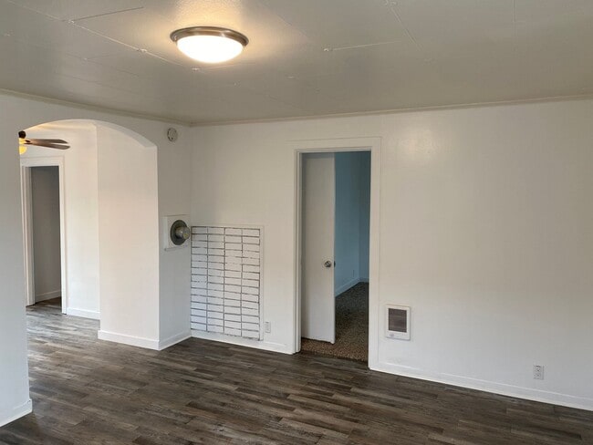 Building Photo - Newly Updated House 1 Mile From OSU Campus!