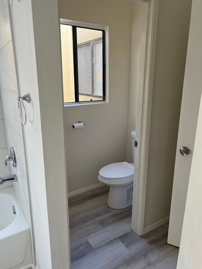 Full bath - 44200 Kingtree Ave