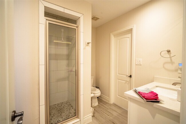 Building Photo - 902 22nd St