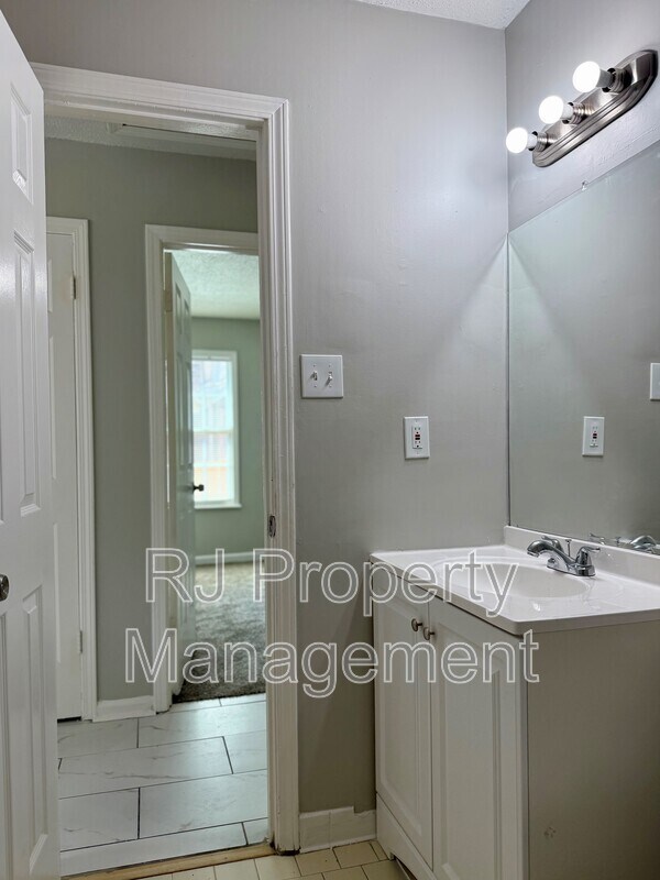 Building Photo - 3974 Almond Cove