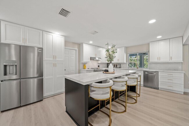Building Photo - 864 Whippoorwill Row