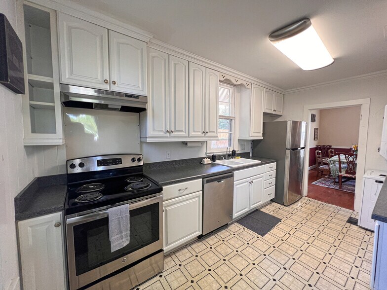 Kitchen - 200 S Elliott St