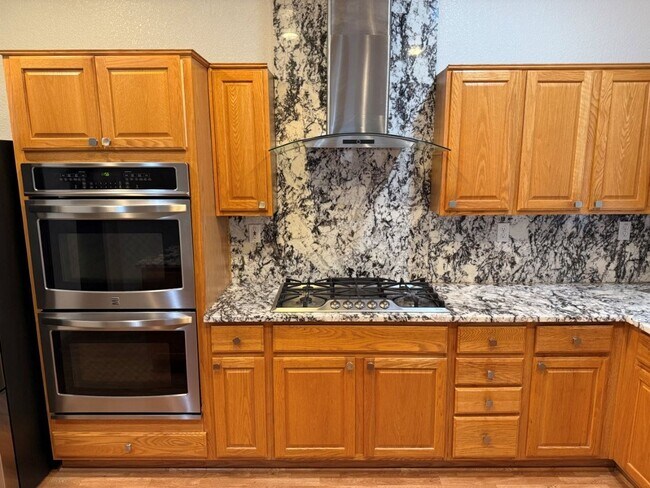 Building Photo - Modern 4 Bedroom w/ Loft Stonegate Area Vacaville *Star Rentals