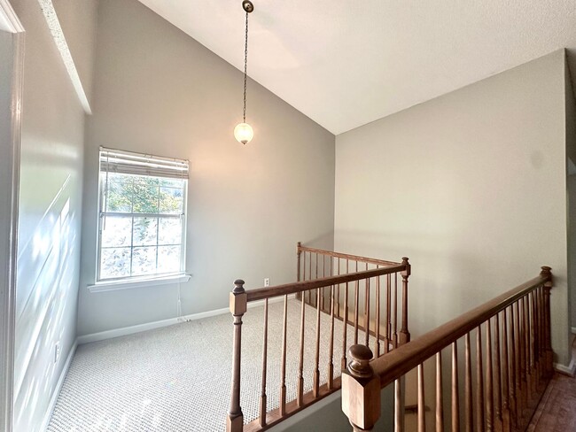 Building Photo - **MOVE IN SPECIAL!**Charming 2BR/2BA Condo...