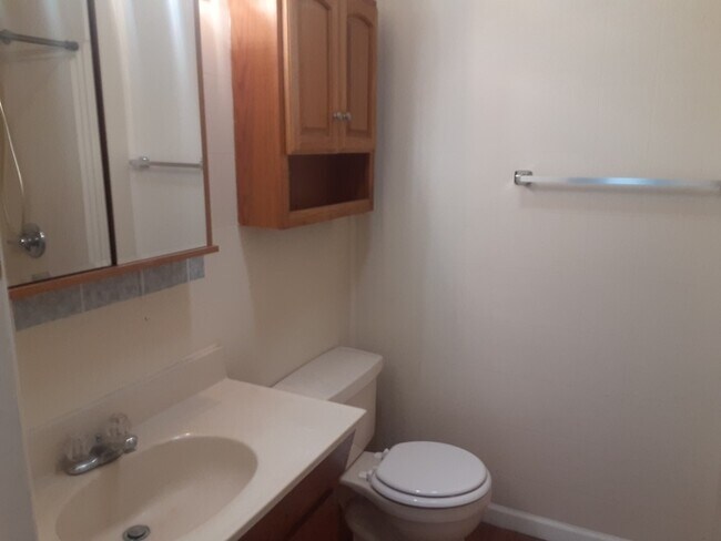 Building Photo - Nice 3 Bedroom Ranch w/ 2 Car Garage in Pe...