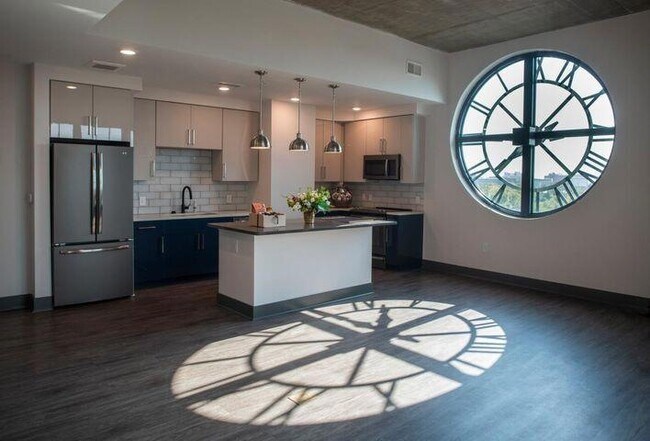 Building Photo - 128 Columbus St