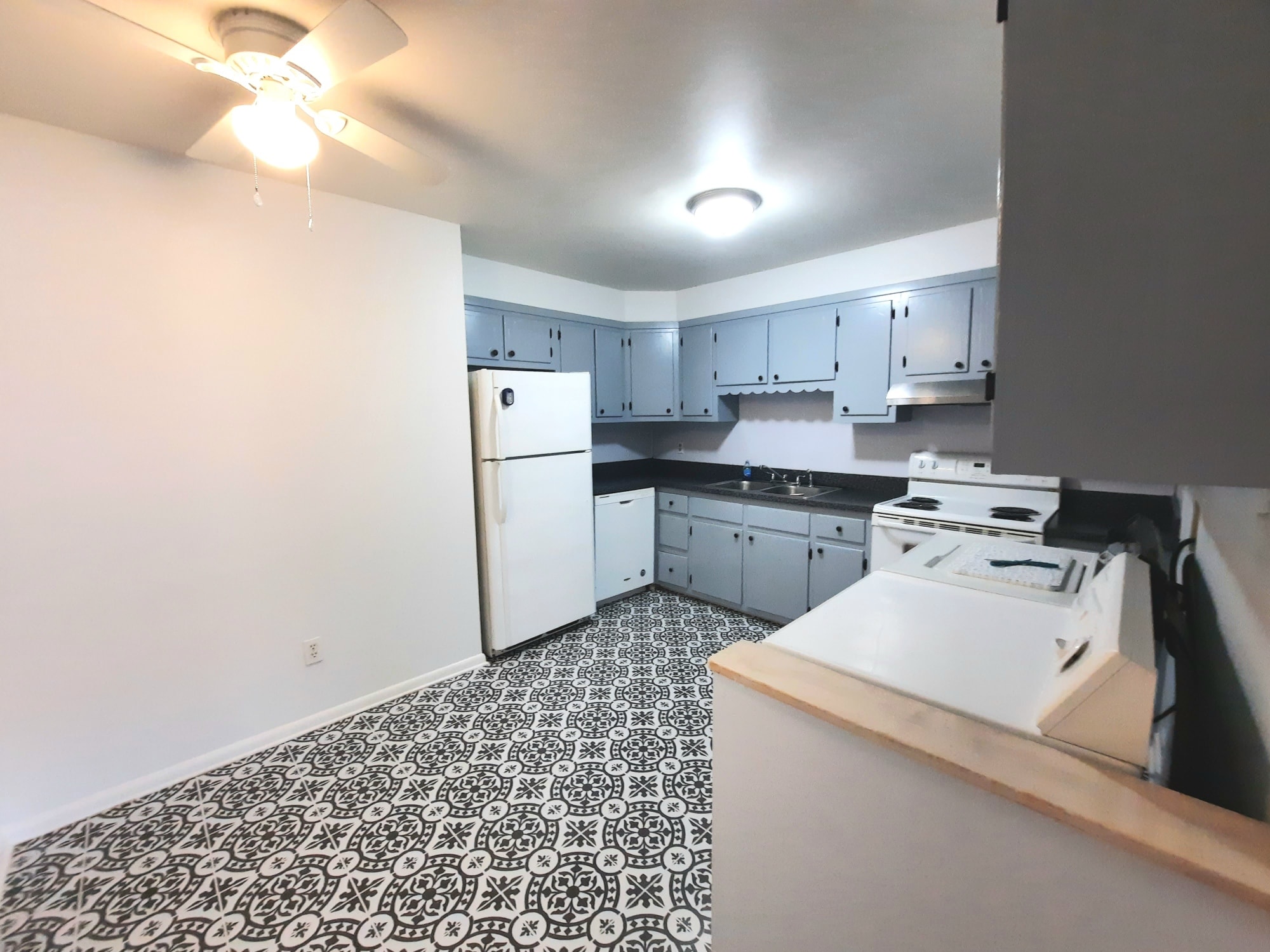 ktichen - 5410 Suffolk Ct