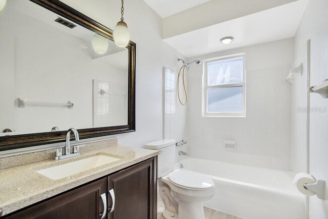 Building Photo - 1143 E Fowler Dr