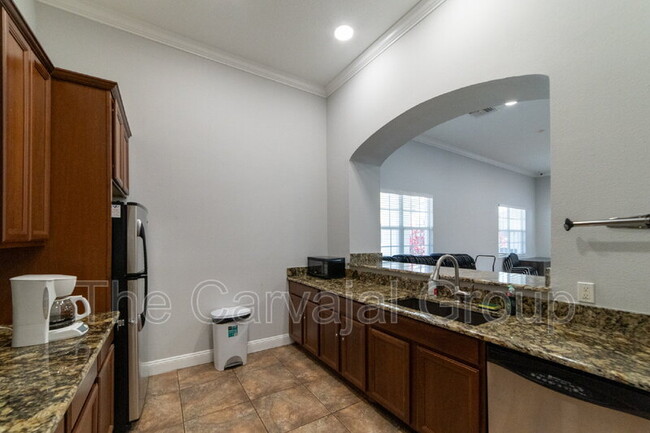 Building Photo - 6646 S Goldenrod Rd