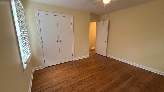 Building Photo - Large 4 Bedroom House in Quiet Country Setting