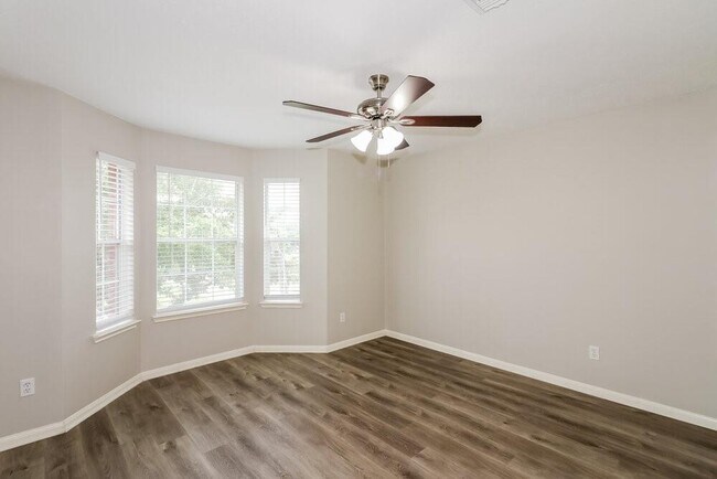 Building Photo - 15503 Gallant Ct