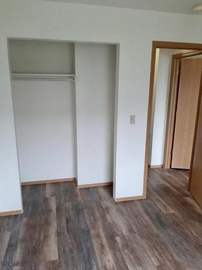 Building Photo - 4 Bedroom Townhome in Hawks Ridge