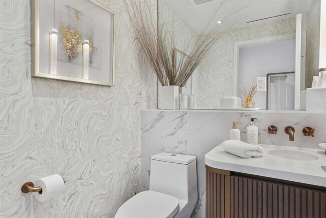 Building Photo - 525 N Fort Lauderdale Beach Blvd