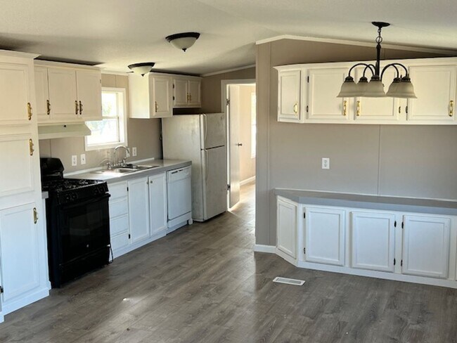 Building Photo - Newly Remodeled Home on a large lot