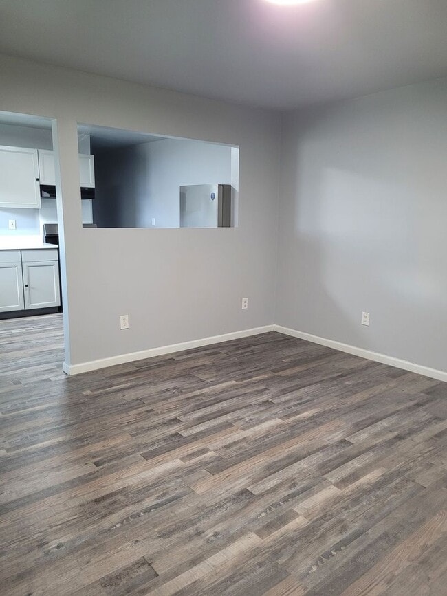 Building Photo - 2 Bedroom 1 Bathroom! Recently Remodeled! ...
