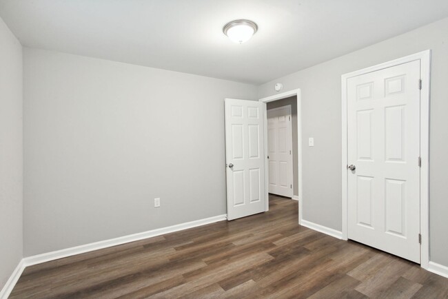 Building Photo - 3BR/2BA Downtown House Walking Distance to...