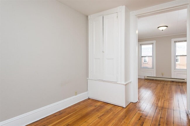 Building Photo - 351 7th St