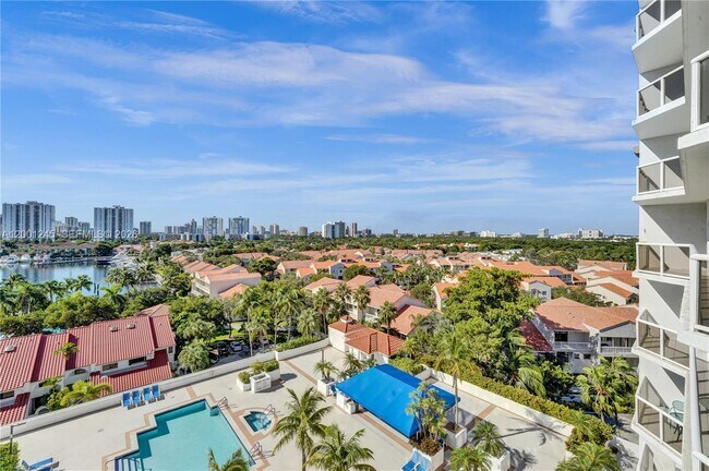 Building Photo - 3600 Yacht Club Dr