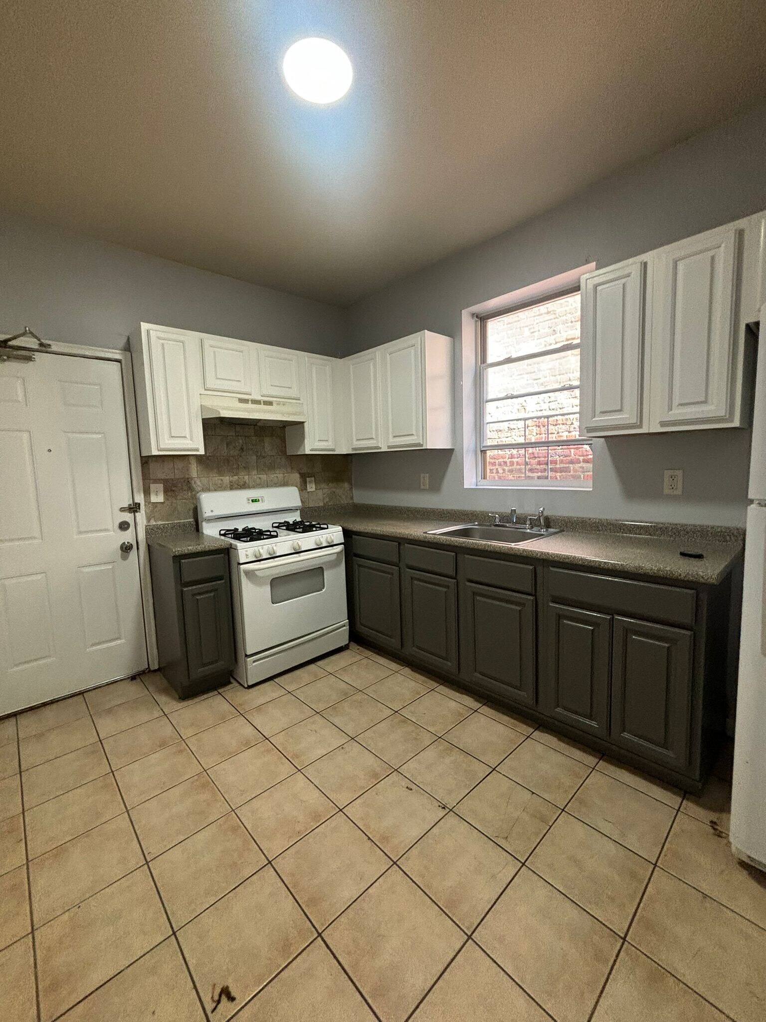 1R - 345 Sanford Ave