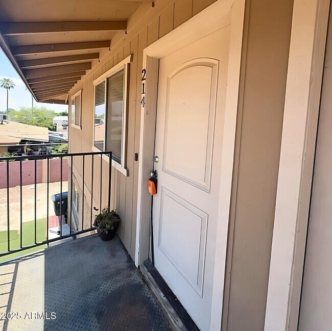 Building Photo - 208 S Doran
