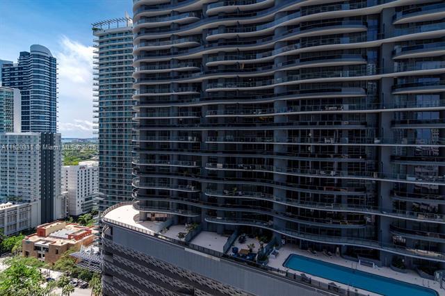 Building Photo - 1010 Brickell Ave
