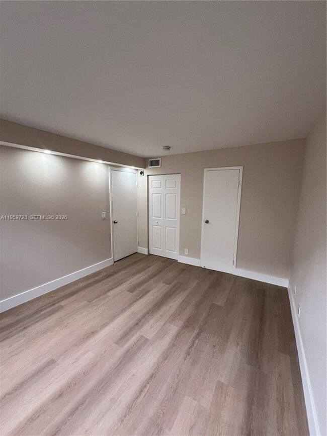 Building Photo - 17021 N Bay Rd