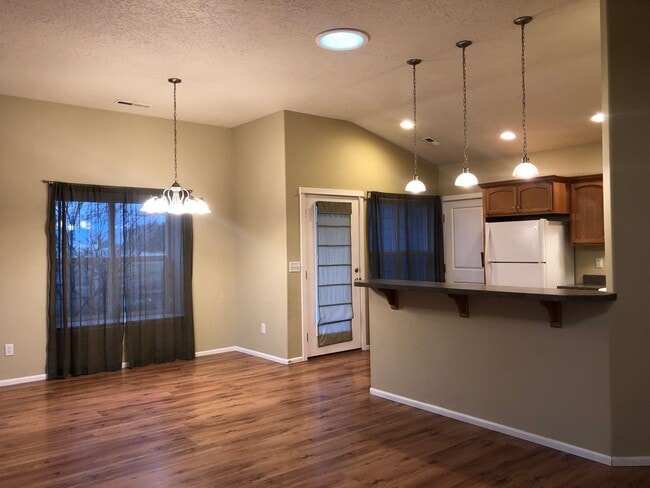 Building Photo - 3 Bed, 2 Bath Dallas Home!